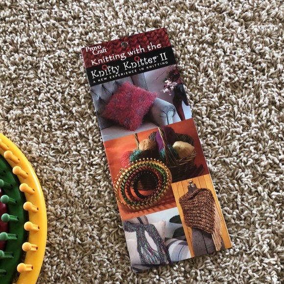 Knifty Knitter knitting loom set in carrying case 4 sizes with instructions - Picture 5 of 6